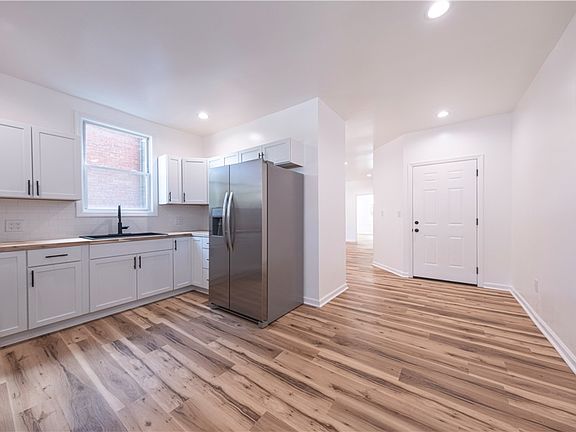 4th image of 215 N Maple Ave