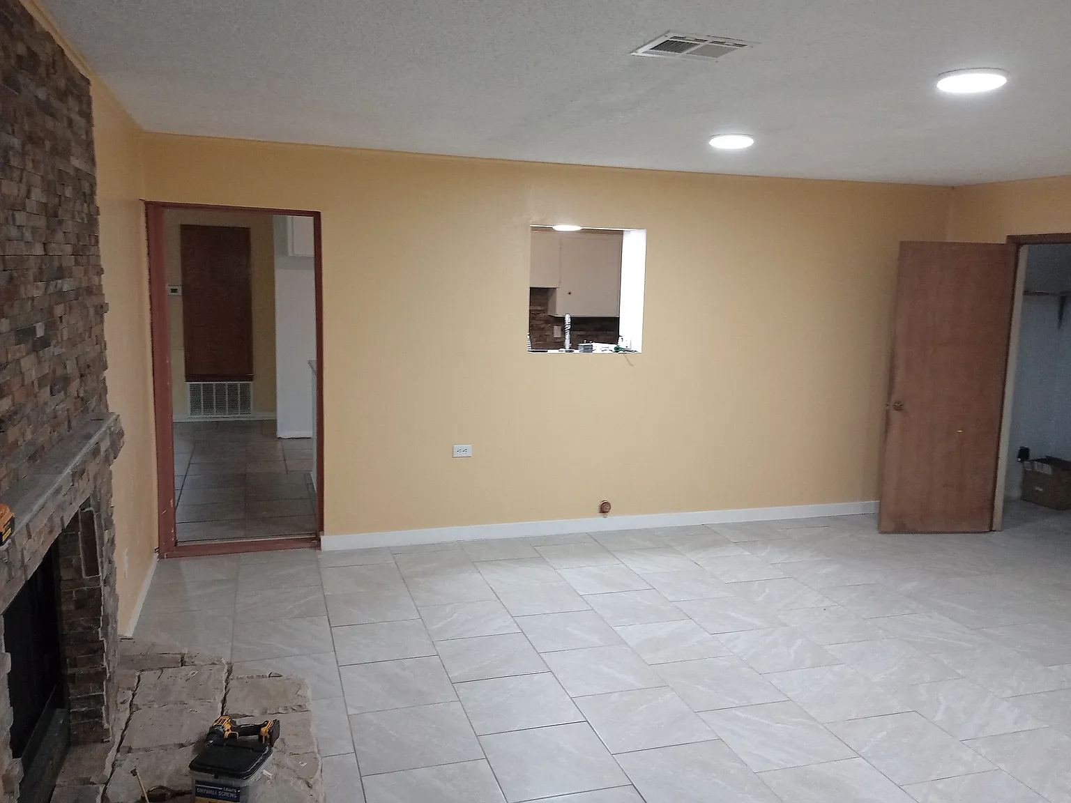 3 bed, 1980 sqft, $1,775 — Photo 4
