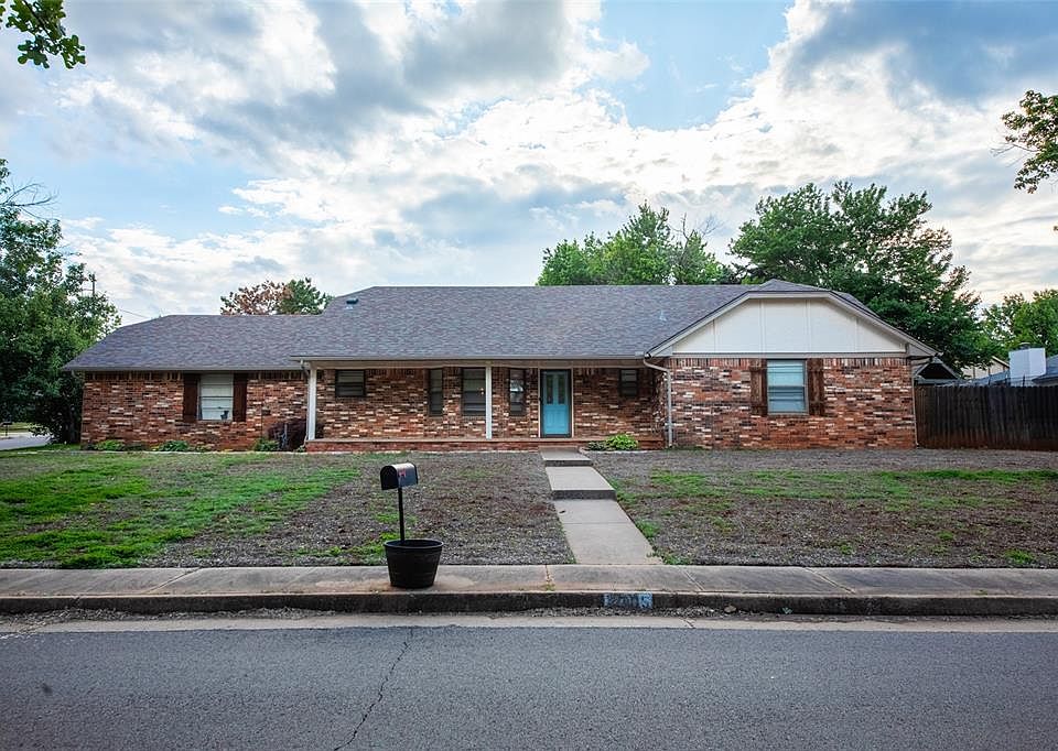 1st image of 2105 Pine Oak Dr