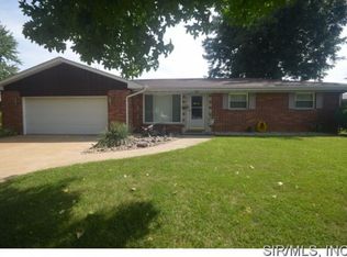 8 Chaucer Dr, Swansea, IL