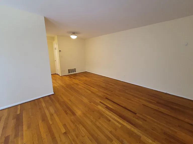 2637 Saint Paul St — Photo 9