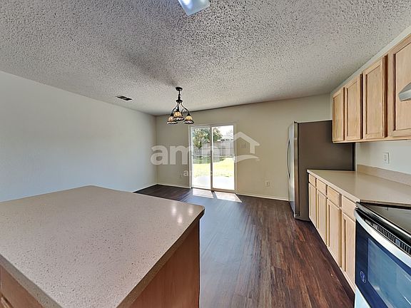 4th image of 1601 White Oak Rd