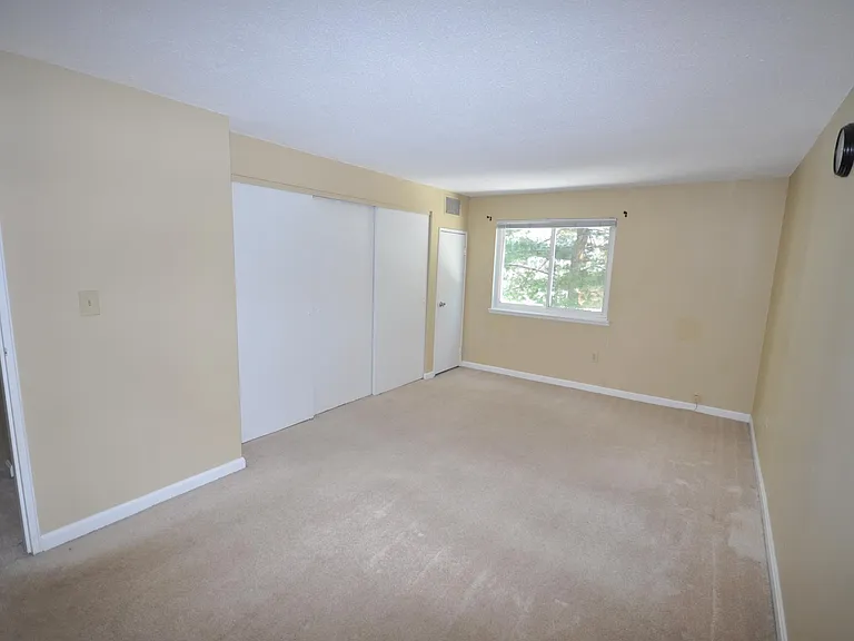 2 Post Oak Ln #8 — Photo 12
