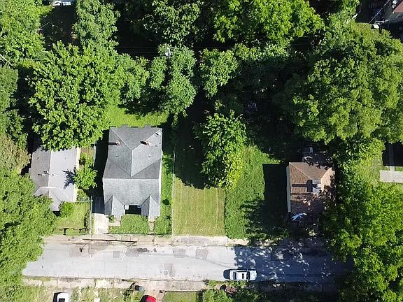 4th image of 1376 E Trigg Ave #15