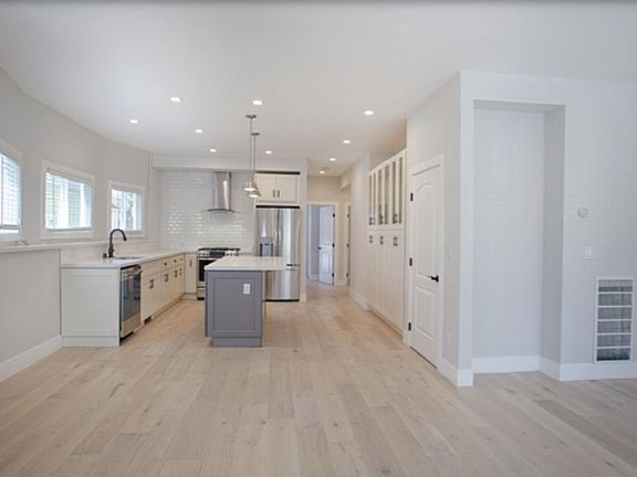 View right as you walk into the unit 