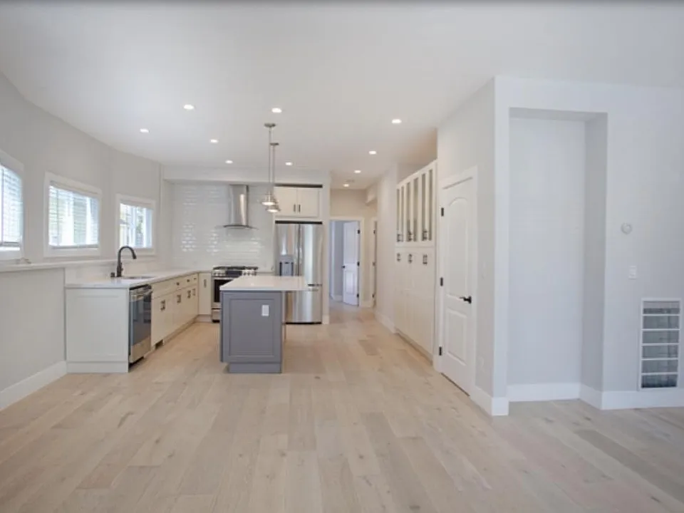View right as you walk into the unit 
