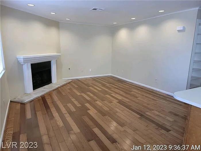 2 bed, 2.0 bath, 912 sqft, $1,350 — Photo 2