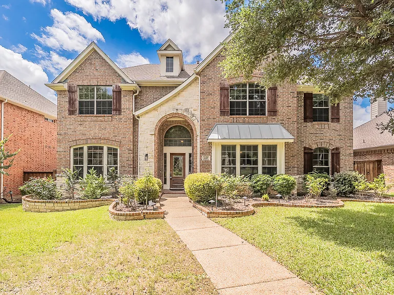 2217 Stonehenge Ln — Photo 1