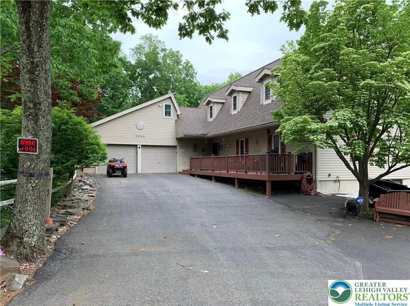 3205 Ely Ct, Bushkill, PA 18324