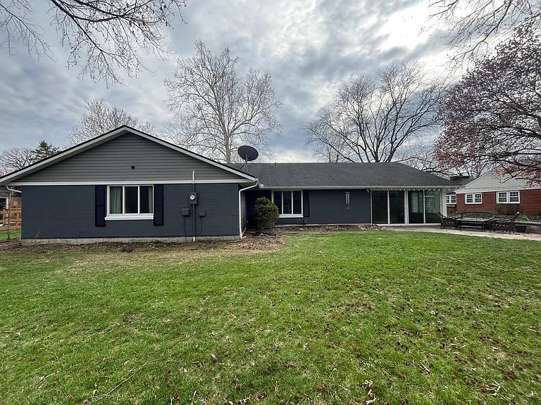 301 S Village Dr — Photo 40