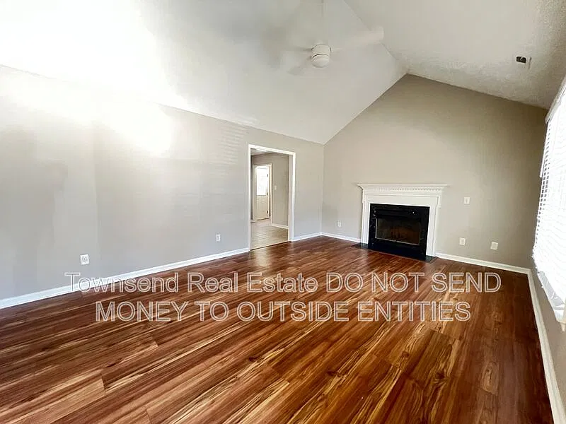 3 bed, 2.0 bath, 1350 sqft, $1,695 — Photo 3
