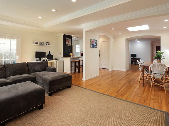 3rd image of 936 Peggy Ln
