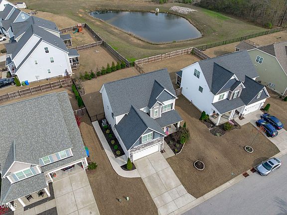 3rd image of 805 Buckner Ct