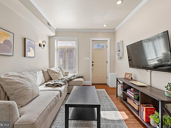 5th image of 908 S Decker Ave