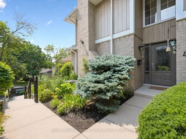 106 Woodlawn Rd E #4, Guelph, ON N1E 1B7