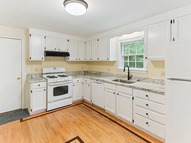 49 Bramblebush Dr — Photo 7