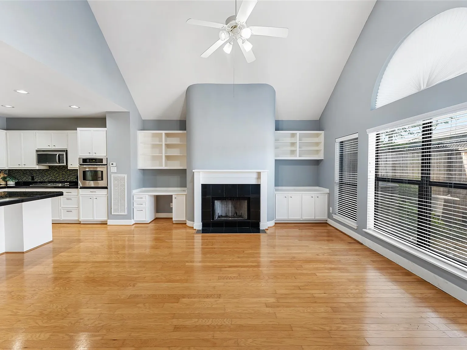 3 bed, 3.5 bath, 2693 sqft, $2,600 — Photo 3