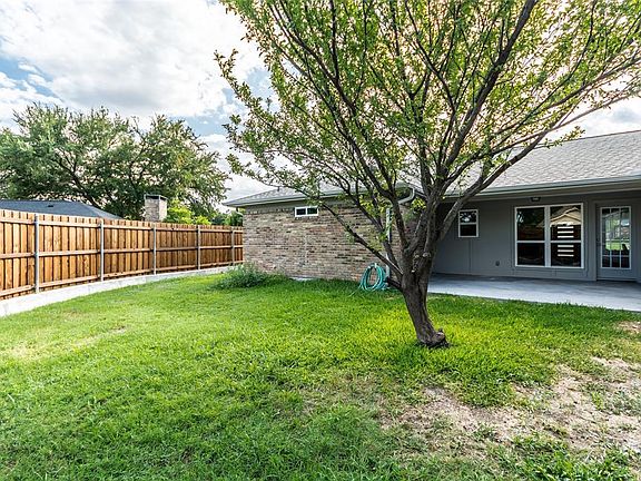 4th image of 3824 Silverstone Dr
