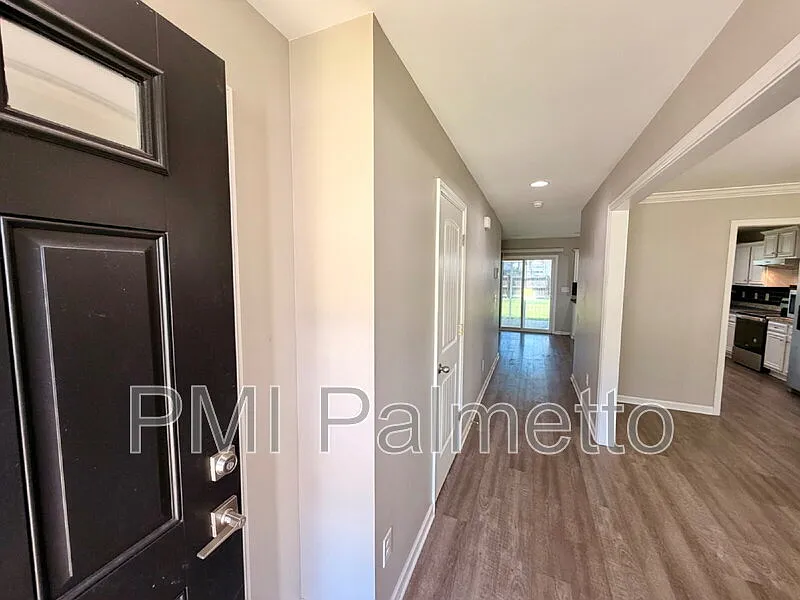 4 bed, 2.5 bath, 2101 sqft, $2,375 — Photo 4