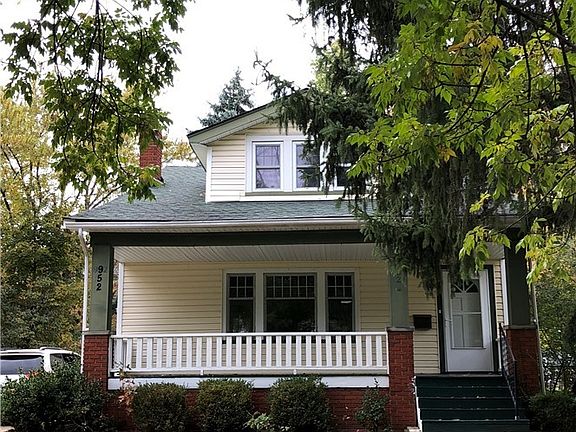 2nd image of 952 Oxford Rd