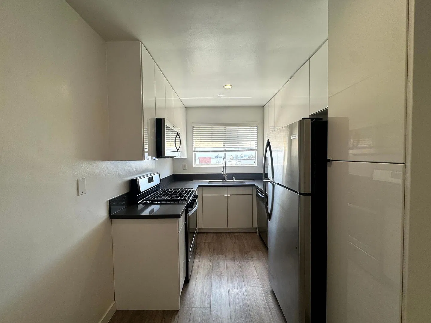 1155 Hacienda Place — Photo 2