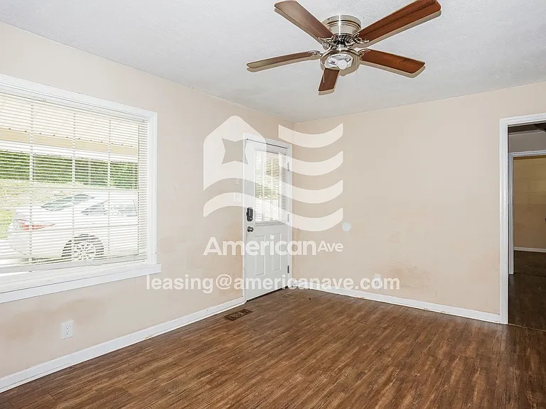 23323_003_living_room_12799148.jpg