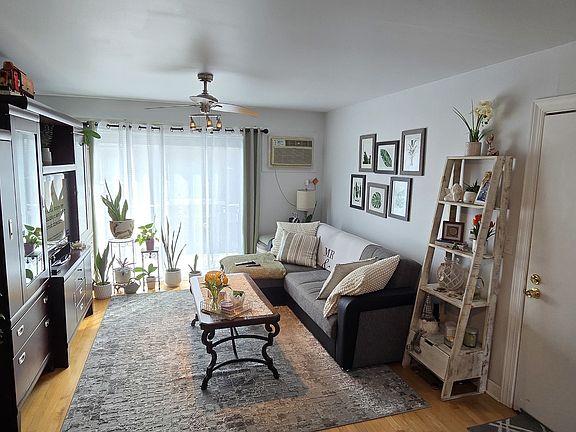 5th image of 10467 Dearlove Rd APT 6