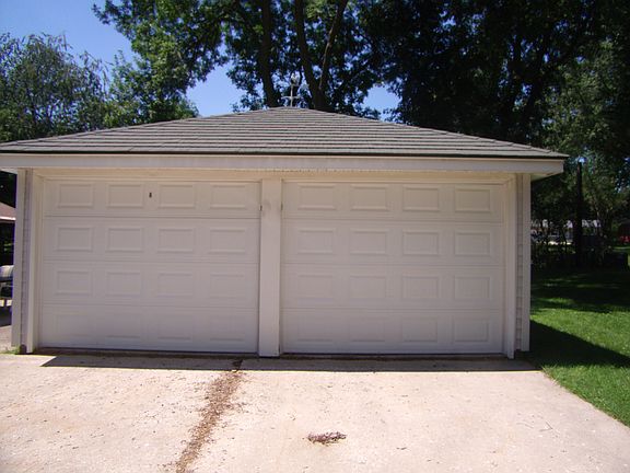 Garage 24' x 20'