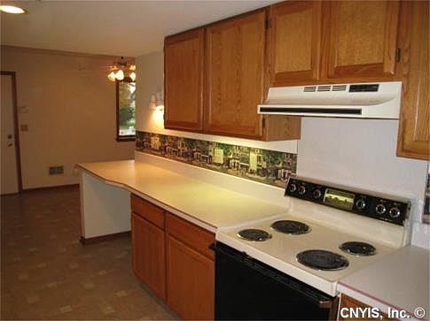 4th image of 379 Summerhaven Dr N