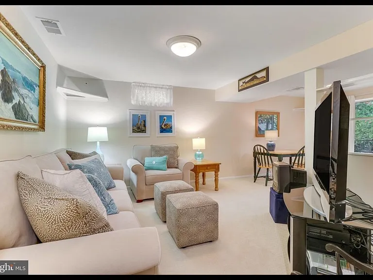 210 Pin Oak Ct — Photo 34