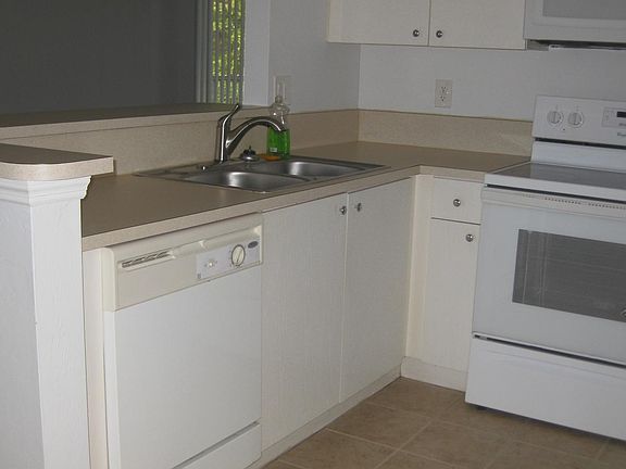 2nd image of 4136 Bellasol Cir APT 1521