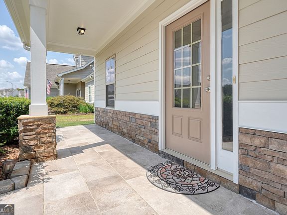 4th image of 97 Unicoi Way
