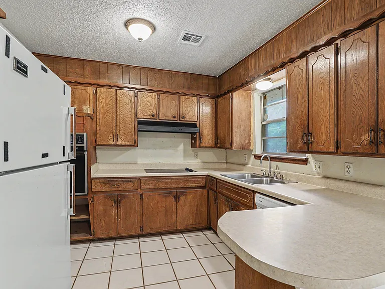 1301 Amhurst Ave — Photo 16