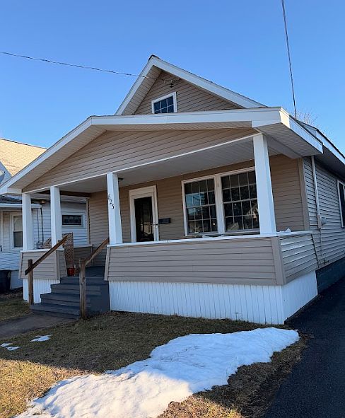 1st image of 823 Vischer Ave