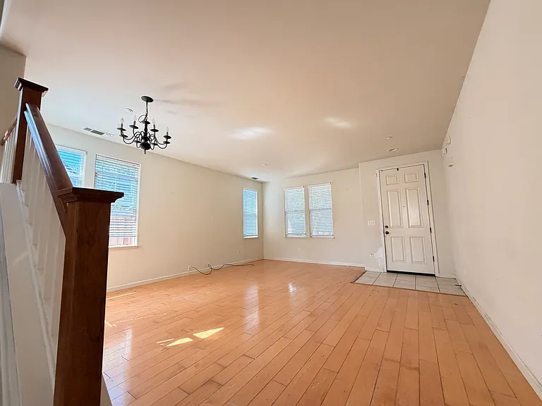 412 Mountain Meadows Dr — Photo 10