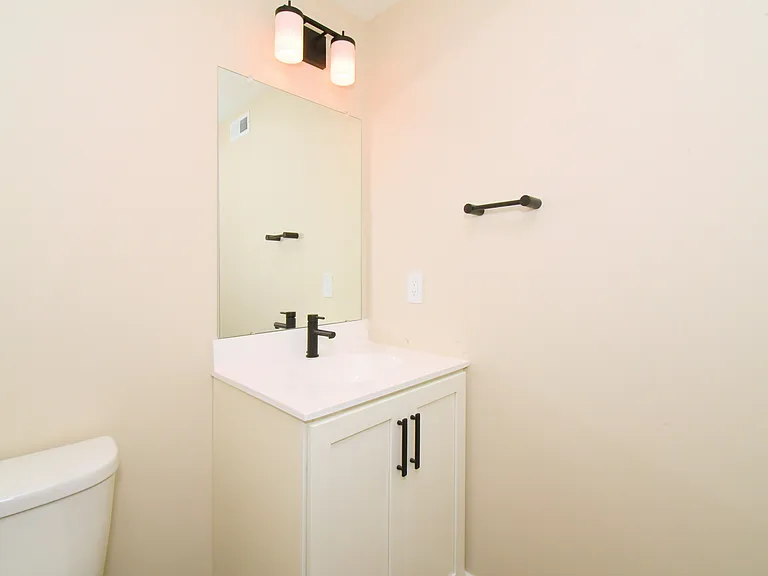 101 Hatfield Vlg — Photo 15