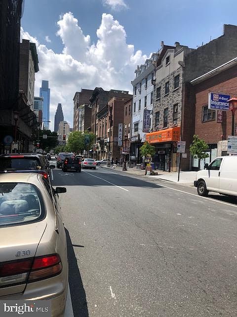 2nd image of 917 Arch St #21