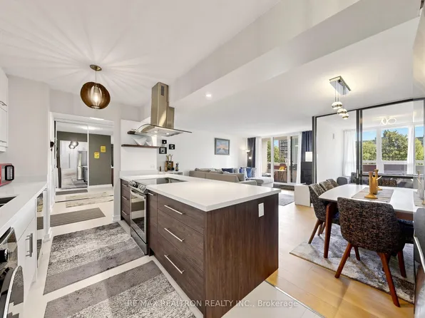 100 Canyon Ave #402, Toronto, ON M3H 5T9
