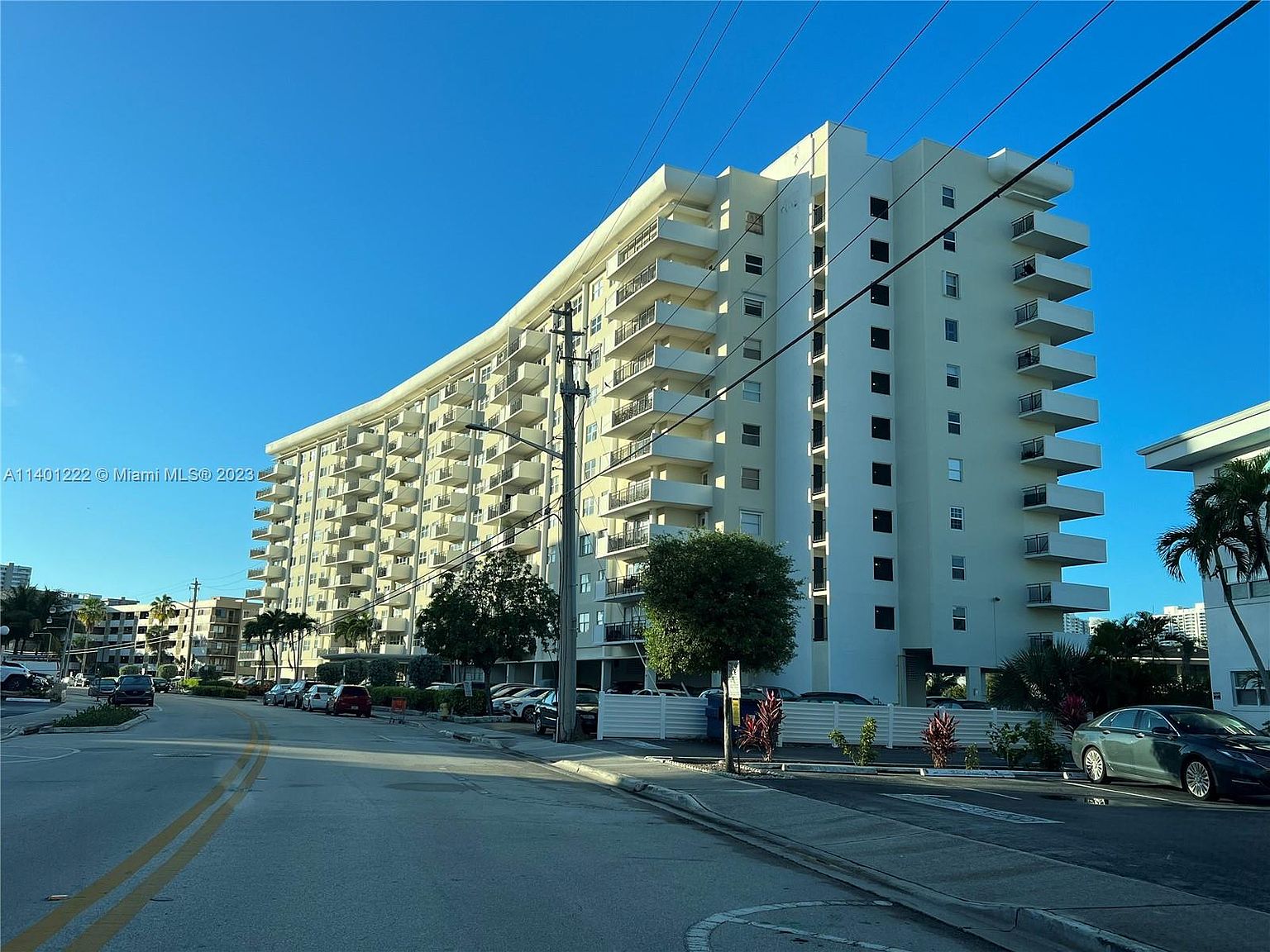 401 Golden Isles Dr APT 303, Hallandale Beach, FL 33009 MLS 