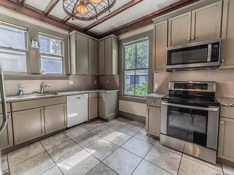 1220 E Duffy St — Photo 15