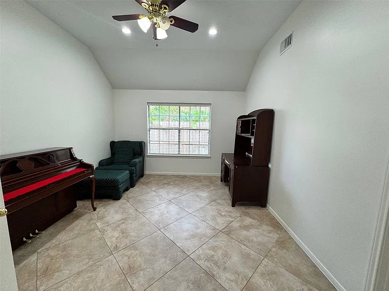 1718 Berkoff Dr — Photo 30