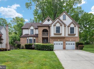 45 Rutherford Cir, Sterling, VA 20165