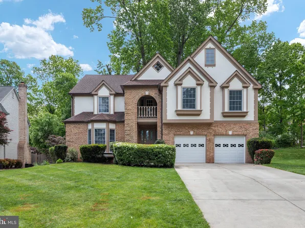 45 Rutherford Cir, Sterling, VA 20165