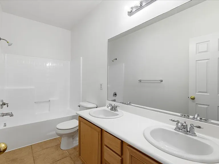 37771 Guildford St — Photo 29