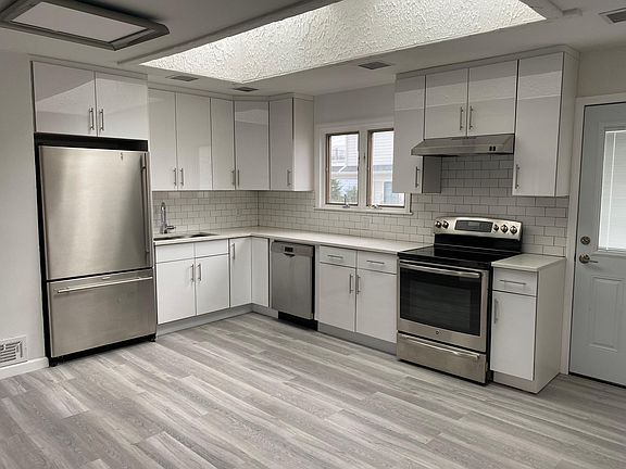 2nd image of 59 Suffolk Blvd #59