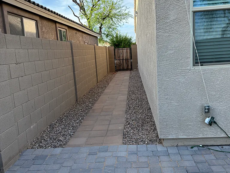 1542 E Fontana Dr — Photo 9