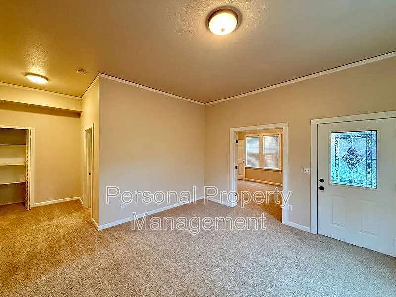 2 bed, 1.0 bath, 954 sqft, $1,995 — Photo 3