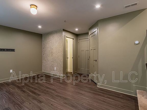 3rd image of 120 Rollins Ave