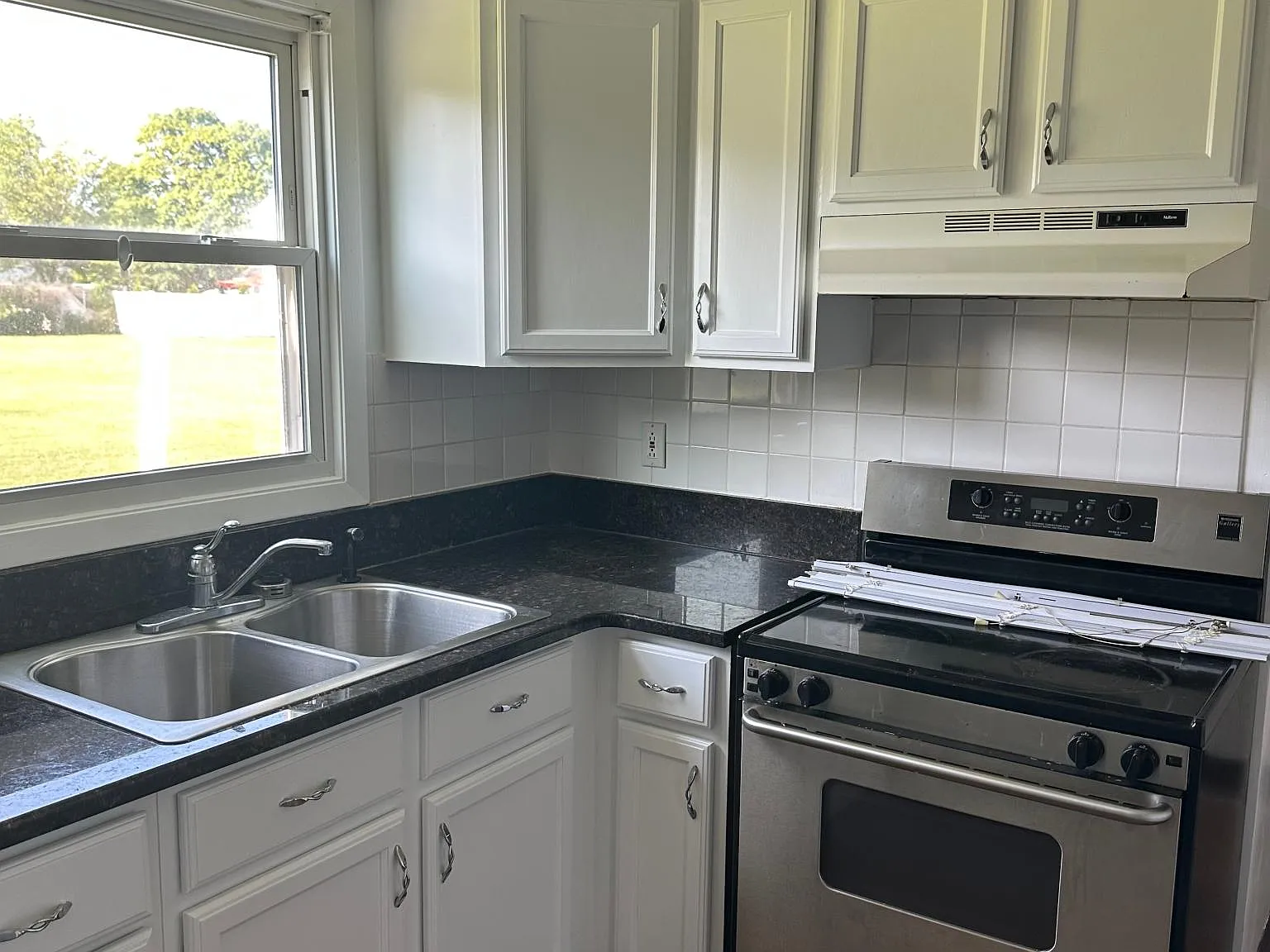 3 bed, 1.5 bath, 1308 sqft, $1,650 — Photo 1
