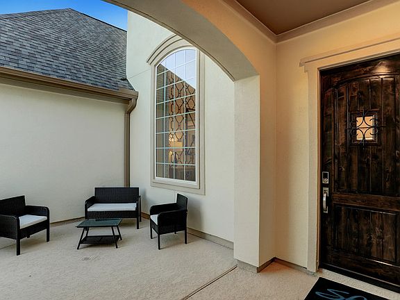 Plan 6015 courtyard - staged